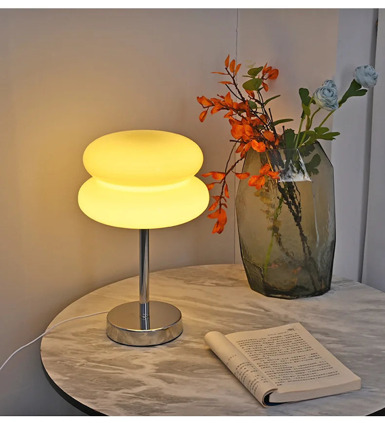 Glass table lamp with trichromatic dimming